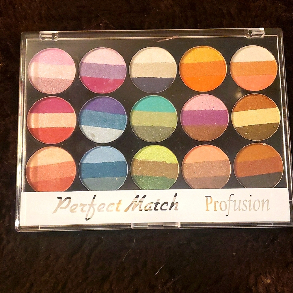 NEW Profusion Cosmetics Perfect Match 15x3 shade eyeshadow palette...